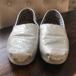TOMS silver glitter flats, great condition, size 8